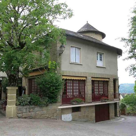 Отель La Tour Aubazines Экстерьер фото