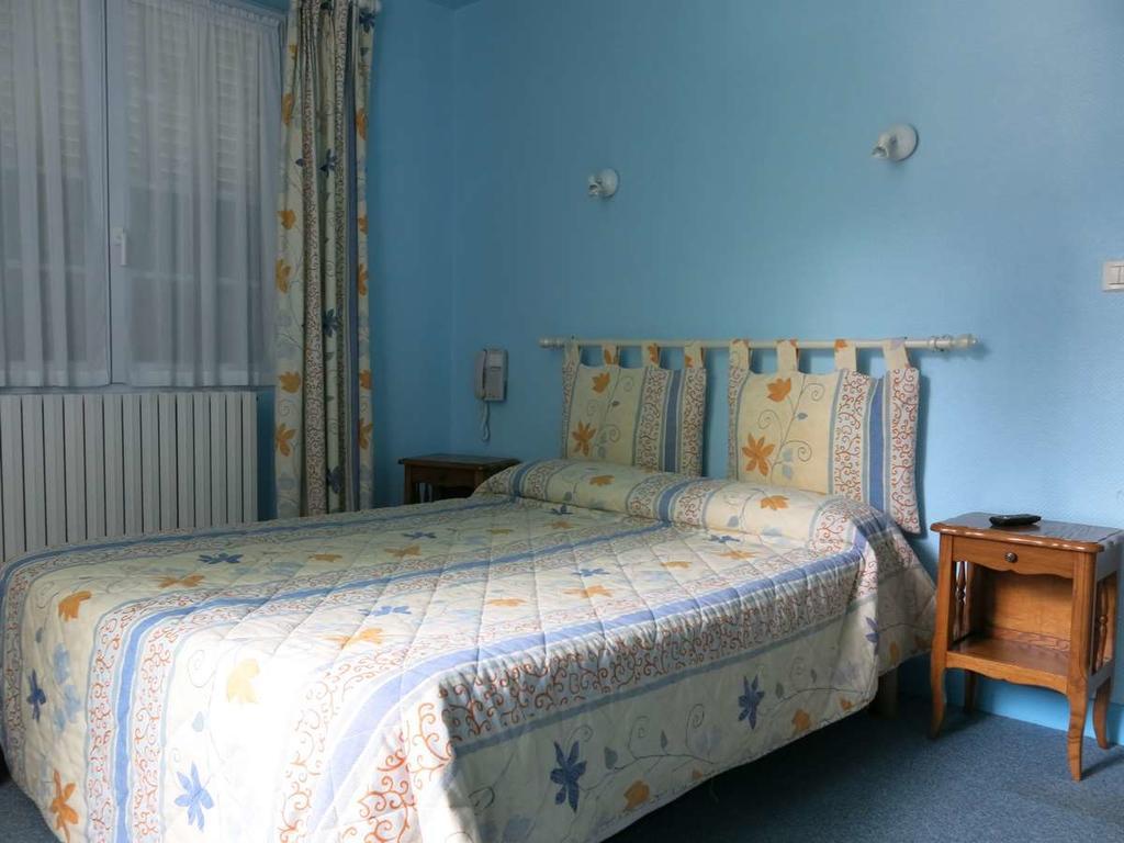 Отель La Tour Aubazines Экстерьер фото